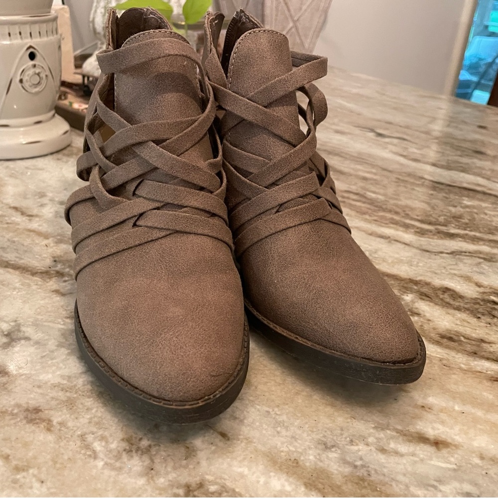 Fergalicious by Fergie Jillie Booties, Women's Size 6 Brown